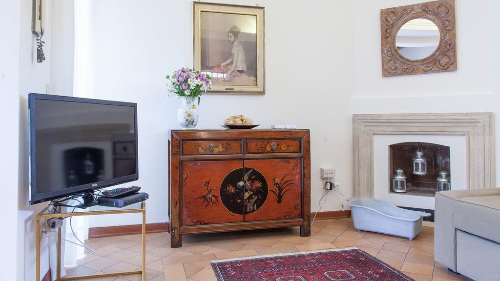 Trevi Penthouse With Jacuzzi Apartamento *