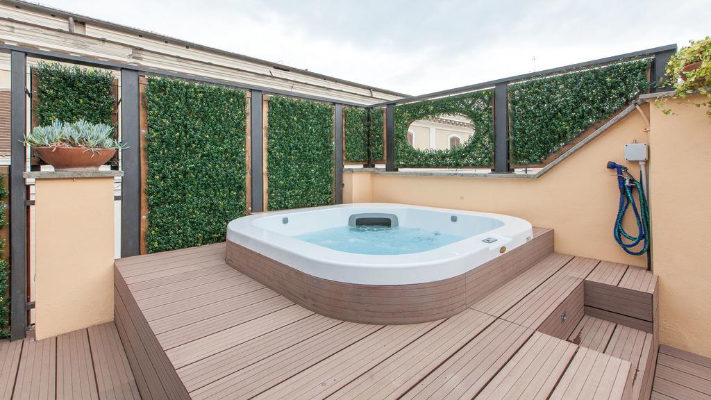 Trevi Penthouse With Jacuzzi Appartamento *